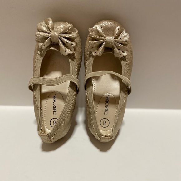 Cherokee gold/tan ballet flat shoes with bow/strap - Picture 2 of 9